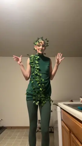 What do you think i am? #fyp #viral #tall #tallgirl #halloweencostume #giant 