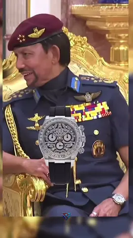 The Sultan of Brunei since 1962 Hassanal Bolkiah, is wearing a 40 mm Rolex Daytona ‘Eye Of The Tiger’ in 18ct white gold featuring a bezel that has been factory set with 36 trapeze-cut diamonds and surrounds a gray-black 
