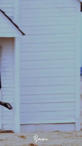 November Rain... 🎶🌧️ . . . #internacional #musicvideo #tradução #lyric #legenda 