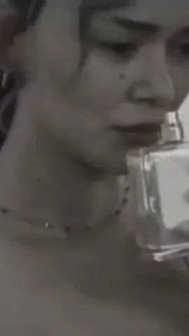 ثم يفاجئك رائحة عطر فتعود بك الذكريات 💔#fypシ #videoviral #foryou #اكسبلور #pov #اقتباسات #حزن 
