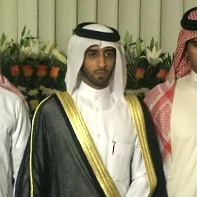 لفاني السهر يسحب اردونه على المعتاد  وقربت له مركى السوالف وحييته  تنصى العيون اللي غدت له مضيف اجواد  وتعشى الكرى اللي مبطي(ن)م تعشيته #خالد_المري #العذب #explore #fyp #viral_video #foryou #شعر 