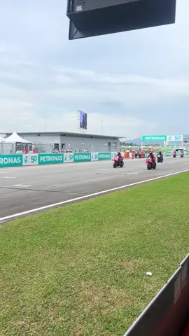 Last day in sepang #motogp #sepang #sepangcircuit #malaysia #orangeboy #marshall 