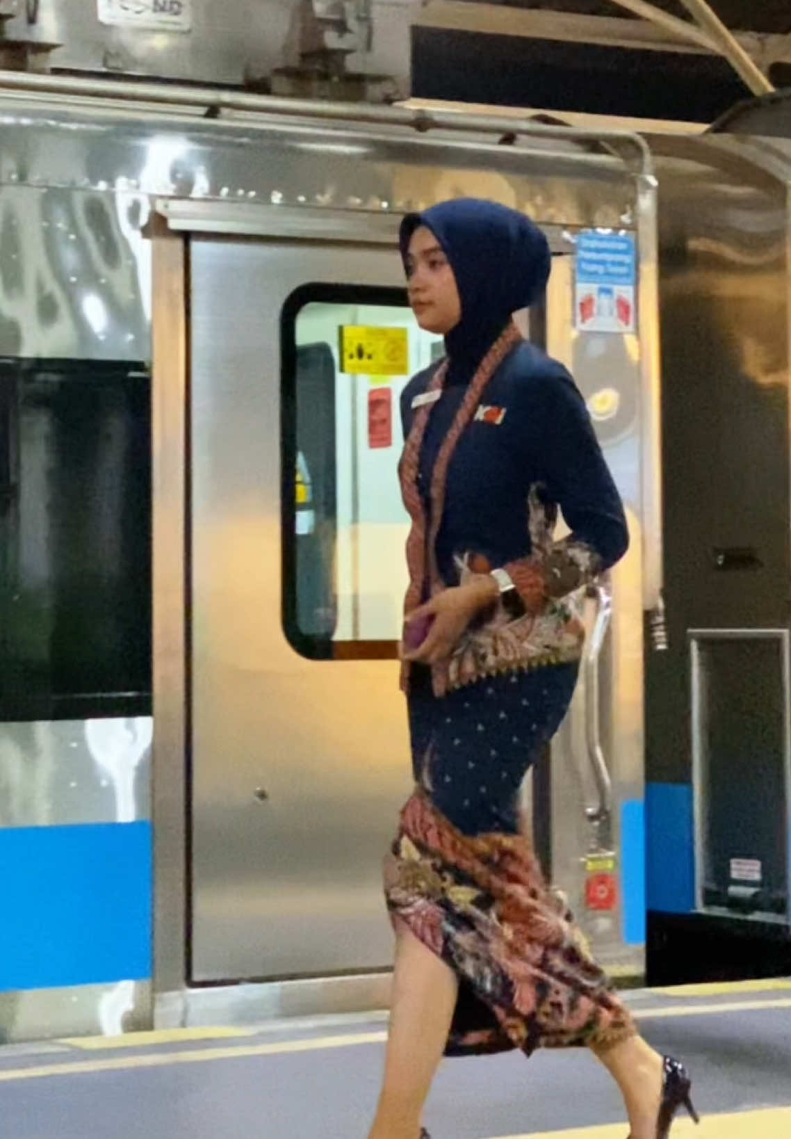 Pesona Pramugari Kereta #pramugari #keretaapiindonesia #keretaapi #fyp #fypシ #viral 