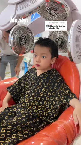 Trả lời @오지혜🇰🇷🇻🇳 Mấy dì hay hỏi tóc bé để kiểu gì ? dạ : uống thiệt xoăn, gội + dưỡng , tầm 3 tuần noá sẽ lơi ra ạ, là xinh iuu lắm luôn, lúc đó có thể vuốt lên cũng được, hoặc để hai mái hàn quắt nhen ❤️#Khoixoanloi#Beyeu#Bephongcach#Bedeptrai#Xuhuong#Bienhinh 