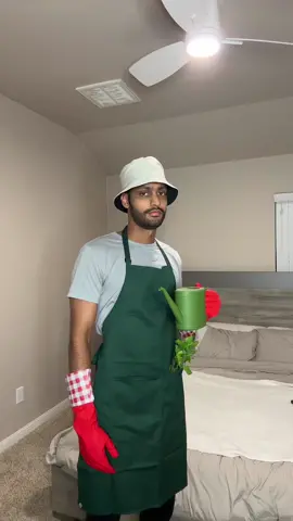 his favorite garden 🌸#halloweencostume #halloween2024 #couplecostumes #flower #gardener 