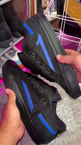 EMOE- BUBBLE- BLACK Sneakers Pria Wanita Sepatu Casual Hitam Biru. #sepatugendut #sepatugemuk #sepatukasual #sneakers #sepatukanvas #sepatulokal 