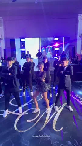 As meninas simplesmente entregram demais na abertura de pista da liz macedo, mas o meninos foram a sensação quando entraram de surpresa 🔥 @lizx.macedo #coreograforafaelsantana #15anos #lizmacedo #aberturadepista #valsa 
