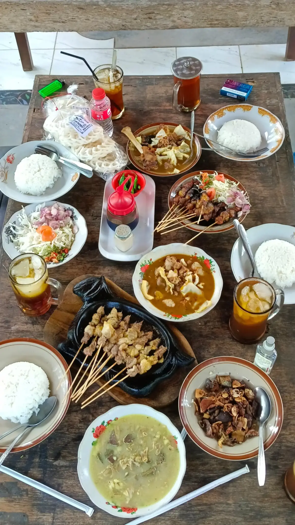 Maturnuwun sanget Pak Dafa & Rombongan saking Semarang, sampun rawuh lan nyobi sate kambing ing Mbah Bagong.  Mugi-mugi panjenengan remen lan saged rawuh malih. Salam hangat saking tim Mbah Bagong. #satehotplate #tengkleng #ugm #uny #jogja #satekambingjogja #wisatakulinerjogja #KULINERJOGJA #JOGJA #SATEKAMBINGMBAHBAGONG #SATEKAMBING #kulinerboyolali #SATE 