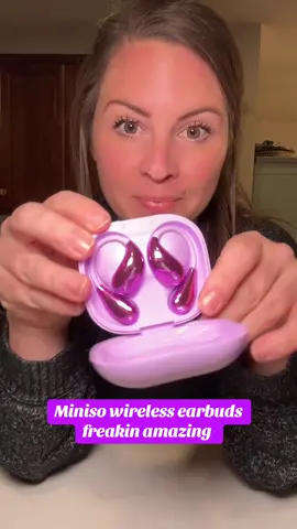 I am so impressed! Perfect perfect gift idea / stocking stuffer idea for soooo many 🥰🥰🥰 #earbuds #wirelessearbuds #miniso #bluetooth #christmasgift #christmasgiftideas #uniquechristmasgifts #stockingstuffers #tiktokshopblackfriday 