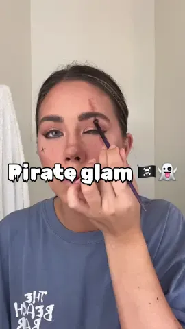 grwm to be a pirate 🏴‍☠️👻 #halloween2024 #halloweenmakeup #piratemakeup 