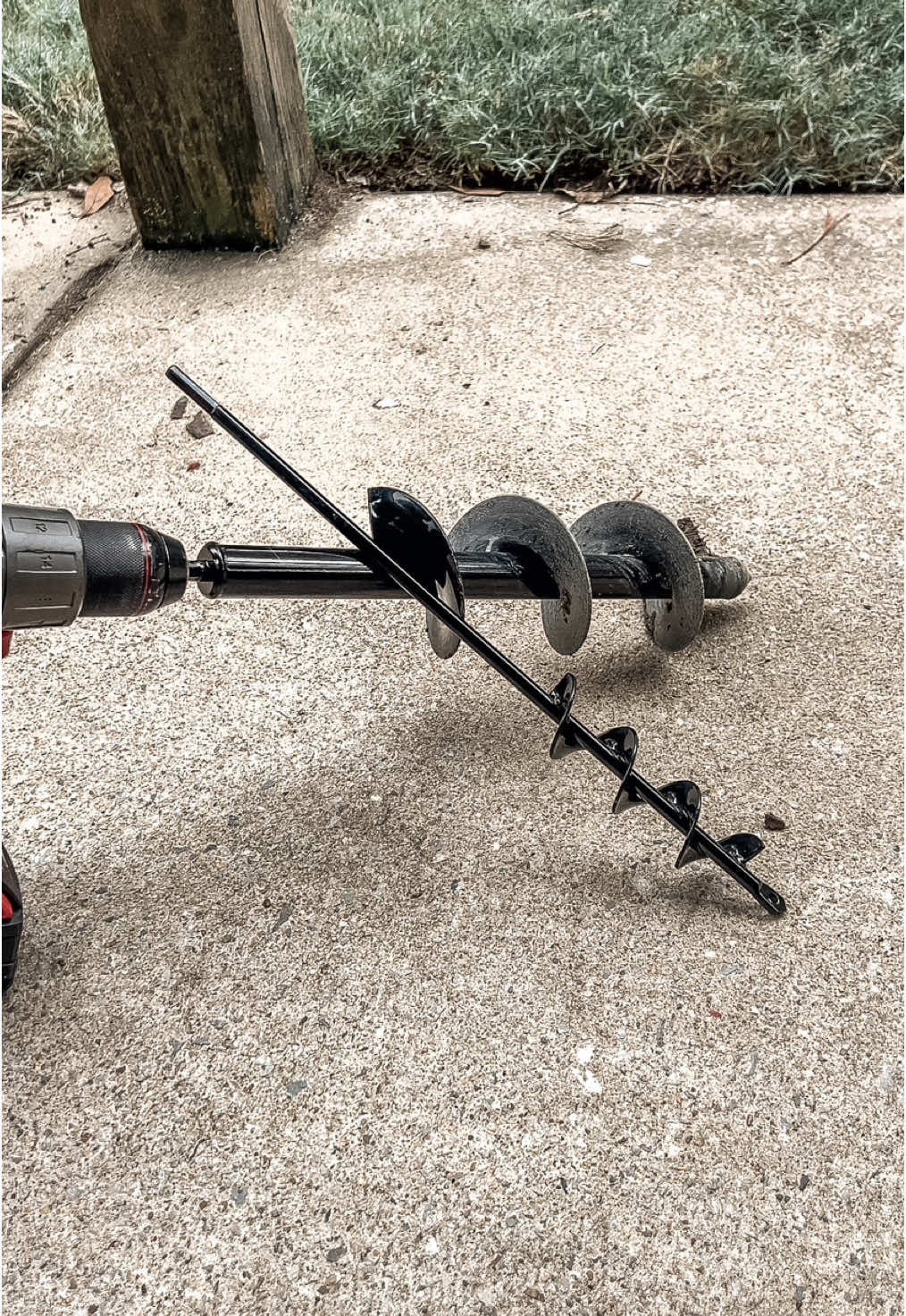 This auger drill bit set is perfect for any outdoor project. It will drill perfect clean holes for all your gardening needs. #blackfriday #auger #drill #tools #tiktokblackfriday #tiktokblackfridaysale #giftideas #fallfinds #gardening #tool #drillbit #plants 