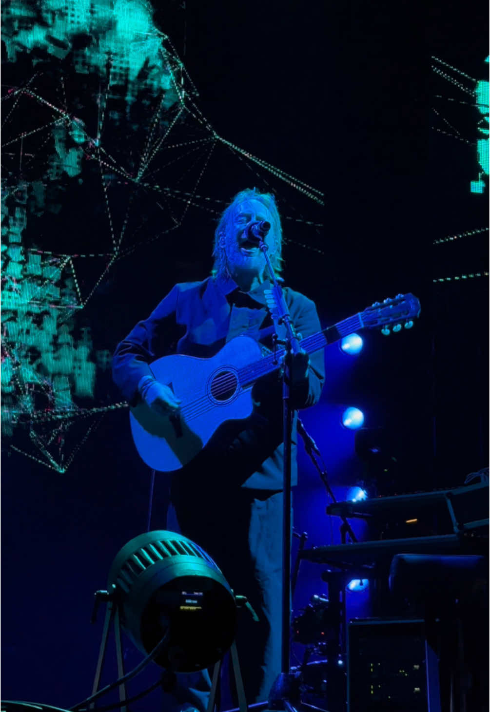 JIGSAW FALLING INTO PLACE live in sydney. its always been a dream to scream THE BEAT GOES ROUND AND ROUND with a crowd full of radiohead fans and last night it came true. i feel so lucky to have got to experience these shows :’) #radiohead #thomyorke #livemusic #sydney #operahouse #jigsawfallingintoplace 