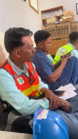 Induksi itu wajib setelah cuti😆 #fyp #CapCut #tambang #fy #coal #coalminer #tambangbatubara #tambangbatubarakalimantan #kalimantanprimapersada #semangatpagi #kalimantanprimapersada #semangatpagi #mining 