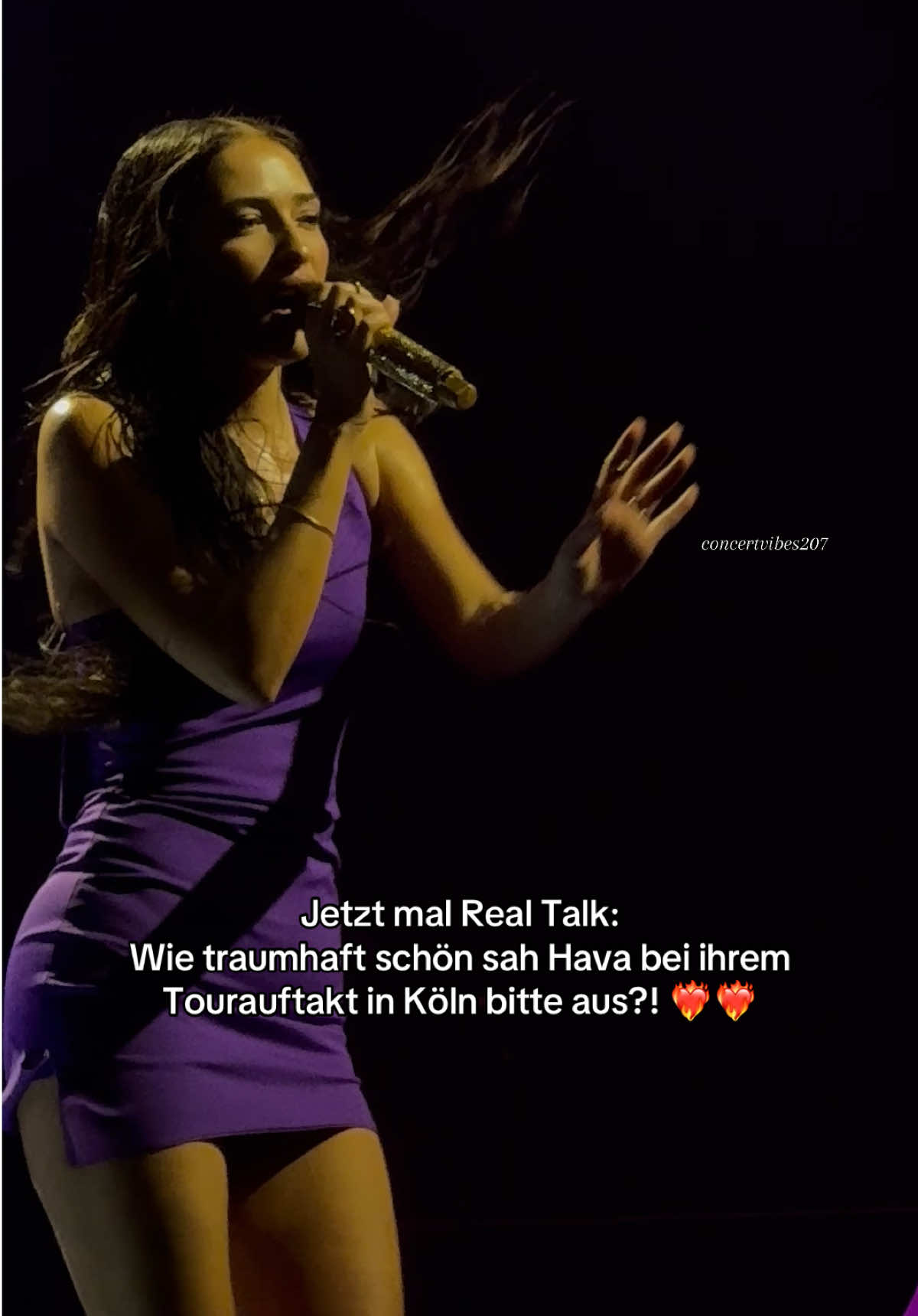 So eine wunderschöne Power-Frau ❤️‍🔥❤️‍🔥 #tourauftakthava #havakleid #havadress #hava #havakonzert #havalive #havadardan #havaköln #fourseasons #fourseasonstour #hava2024 #havalilakleid #lilakleid #havafourseasonstour2024 #havafourseasonstour #havakölle #havalanxessarena #lanxessarena #emotional #concertvibes #havafreizügig #freizügig #concerts #concertsaretherapy #fypviral #foryou #foryoupage #fyp #viralvideo #viraltiktok #viral #havagoodbye #havafanaktion #goodbye #fourseasonstour2024 #jasagen #fürimmer #aufruf #touraufruf #havadardan #dardan #dardanhava #havaoutfit 