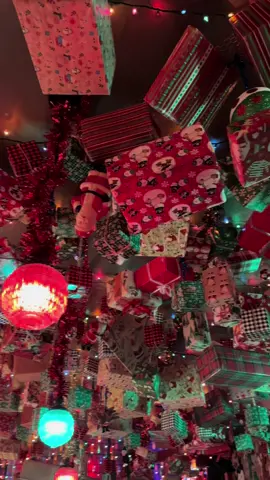 📍Miracle on 9th Street #christmas #nyc #ny #newyork #christmasbar #popup #nycpopup #christmaspopup #miracle #miraclebar #holiday 