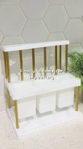 Sedap mata memandang selepas guna rak cutlery organizer ni. Baru cantik dan kemas dapur kita 🥰 #cutleryorganizer #cutleryrack #utensils 