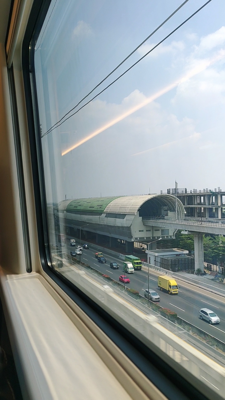 mentahan bahan story wa mu was wes wos 💨 #keretacepatjakartabandung #halim #padalarang #tegalluar #kcic #trainjourney 