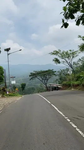 Punya kenangankah kalian di jalur ini? 🍃  ________________________________ #cikidang #sukabumi #jalanjalan 