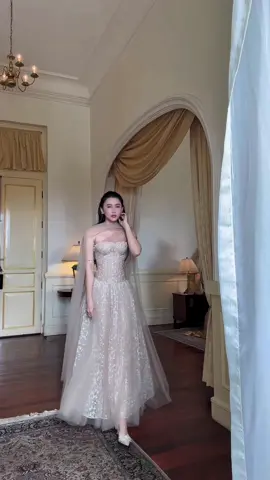 Nàng như cô công chúa bước ra từ truyện cổ tích. Toát ra thần sắc ngút ngàn là tâm điểm của mọi ánh nhìn. Esther dress phiên bản nâu là dấu ấn cho sự lộng lẫy này 😍#xuhuong #viral #fyp #josephine #dress #váy #beauty #capcut 