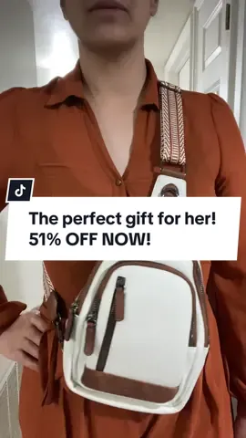 Don’t miss out on the perfect gift for her👌🏽 This Leather Crossbody Sling Bag from @CLUCI is everything!😍 #slingbag #chestbag #fallfashion2024 #everydaybag #onsale #discount #travelbag #tiktokshop #classic #gift #cluci #christmas #novemberfinds #falldealsforyou #fypage #fypシ゚viral 