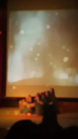 “Ai bảo giới trẻ không yêu đất nước, không trân trọng lịch sử? Chúng tôi yêu bằng cách gìn giữ và dựng xây, đôi khi không cần lời” Cảm ơn các cô chú anh chị em đã dành những lời khen cho tiết mục diễn văn nghệ của tụi em ạ 🇻🇳🇻🇳🇻🇳 #10cogaingabadongloc #meyeucon #vannghe #datnuoc 
