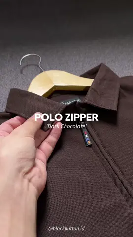 polo shirt dengan hidden zipper, harga under 50rb #poloshirt #kaospolo #polozipper #outfitpria #casualoutfit 