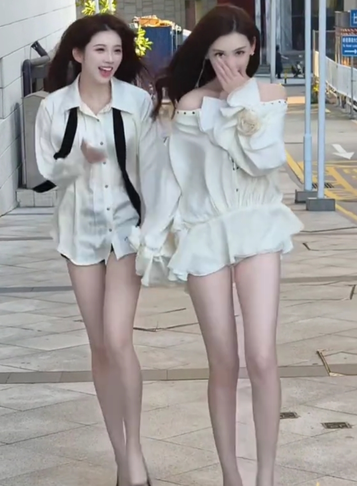 Chinese street fashion beautiful girl walking Shanghai city beautiful woman walking china 🇨🇳 #dreamtravel💫 #itxshorts #amazingbeauty #chinesestreetfashion #travellinglife #viralvideo #viral #fyp 