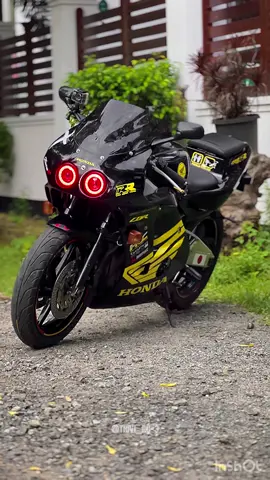 ආසම හීනේ ✨💐 #cbr250rr 🖤💛 welcome to home 🫶🏻 #honda #cbr250rr #gullarm250 #srilankan_tik_tok🇱🇰 #250cc  #biker #srilankabikes #highcapacitysrilanka🇱🇰 #hornet250lover🐝🥰 #srilankapolice♥️ #japanbikes🇯🇵🔥 #cbr250 