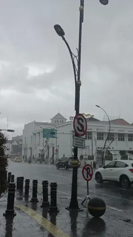 surabaya ga kalah indah sama bandung yaa🥺💗 #surabaya #fyp #kotalamasurabaya #kotatuasurabaya #surabayarain #surabaya24jam 