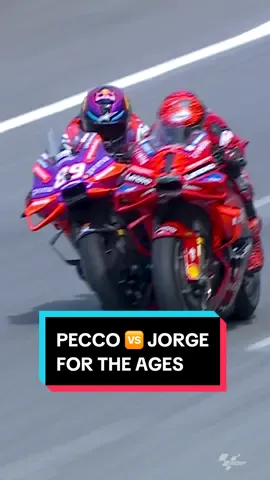 THIS. IS. #MotoGP. 🔥🔥🔥 Pecco 🆚 Jorge in the first laps was absolutely off the scale ⚔️ #MalaysianGP 🇲🇾 #TheRematch #PeccoBagnaia #JorgeMartin 