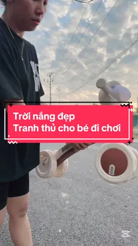 Xe chòi chân cừu. Trời đẹp như thế này mang e xe này ra công viên chơi thoả thích. Xe có đèn có nhạc #xechoichanchobe #dochoitreem #mebimsua #mevabe  