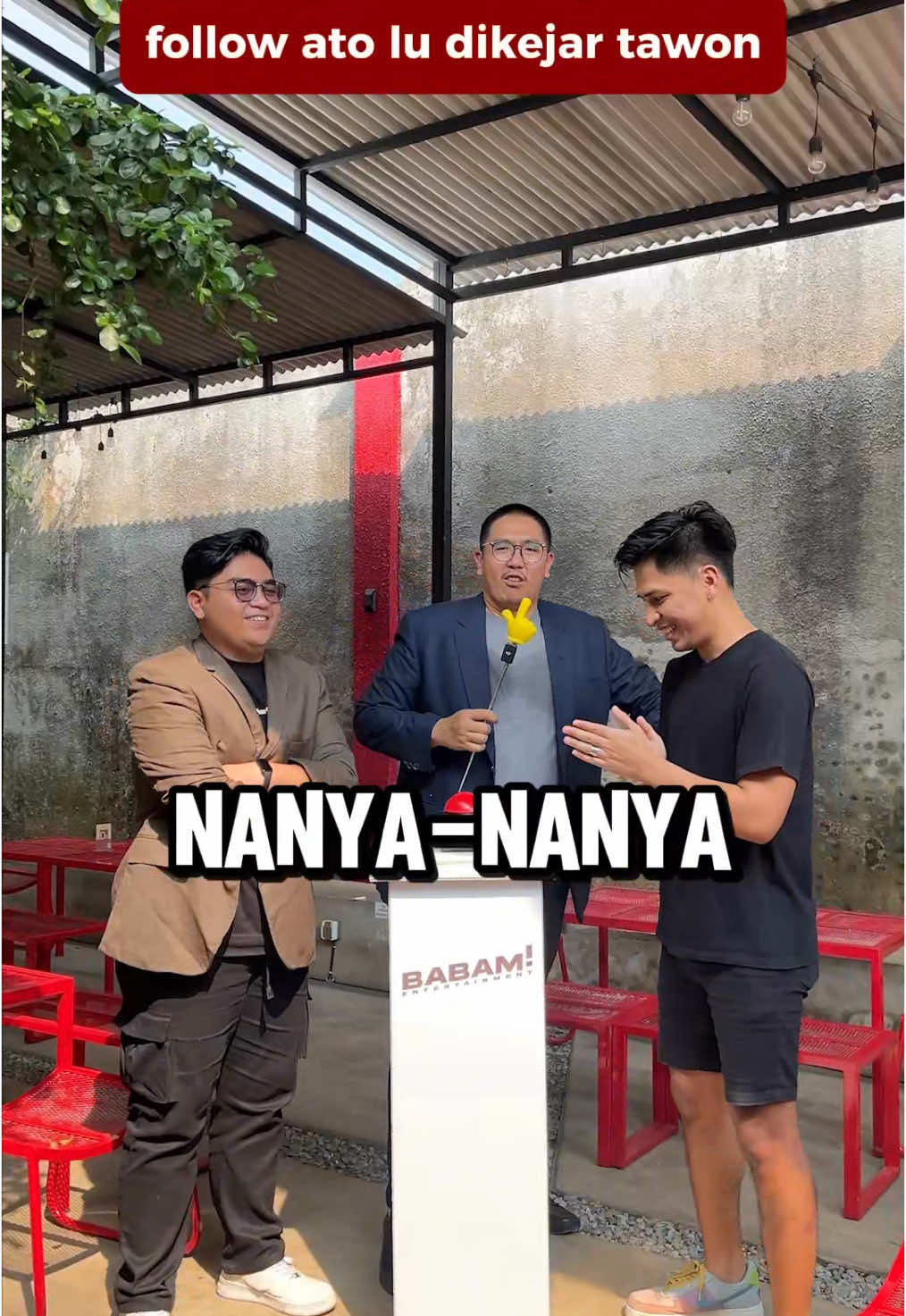 Sekarang kita adu host baru BABAM vs @Boyke Aldysha , ini berdua yang sering nanya ke orang. Kita liat seberapa tepat dan cepat mereka berdua, team siapa kalian?🤣 #MainBarengBABAM #SerunyaMainBareng #QuizBABAM 