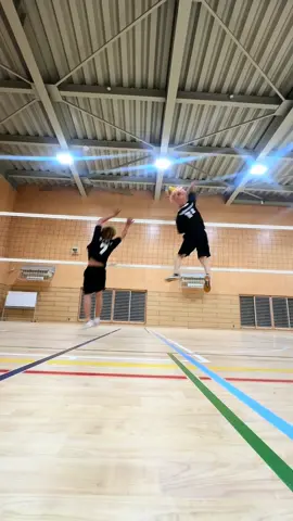 双子速攻‼️ マイナステンポ・背‼️ #秋のホテルキャンペーン #たつ #wisteria_tatsu #164cm #メータージャンパー #volley #ハイキュー #tatsuvolleyball #wistera #haikyuu #宮侑 #宮兄弟 #双子速攻 #マイナステンポ #minustempo  @たつ🐉👶🏻  @JUN🐶⚒🏐  @ゆうにゃん🦅🐾【volleyball】  @みゆ🐰ྀི🤍  @はるき🐺🏐  @だいすけ🦔🏐  @なおや🦩✌️  @ななみ🐿️🏐 