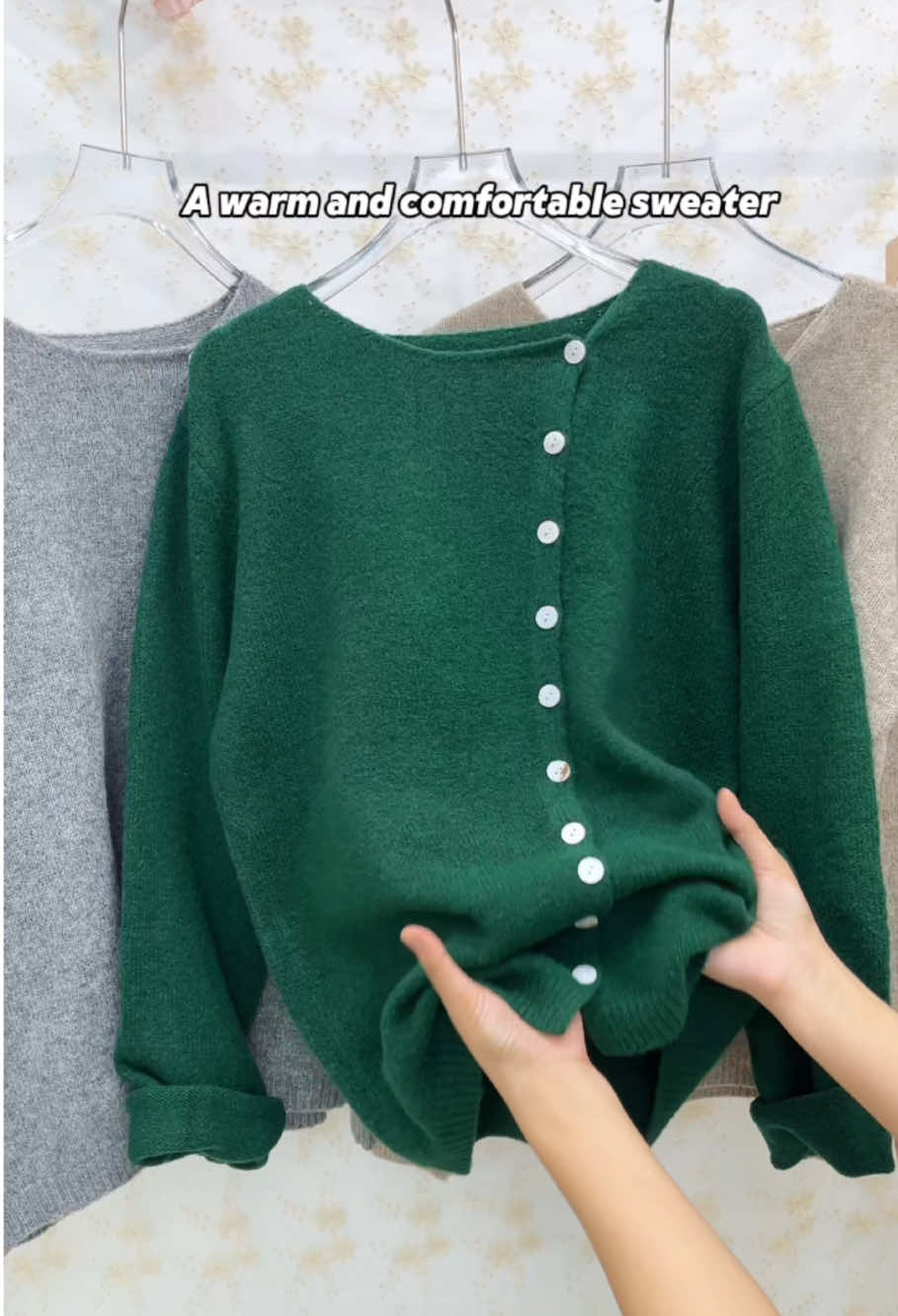 This sweater feels like wool The greenis beautiful . Ii is warm and comfortable #tiktokshop #girls #fyp #sweaterweather #sweater #tiktokshopbackfriday #spotlinghtfinds 