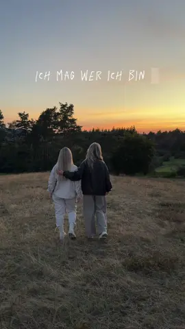 Wir erstellen gerade paar Vorlagen auf #capcut die ihr nutzen könnt 🧡 leider wird der Originalsound gesperrt 👎🏻 #bffsong#freundschaft #capcutvorlage #CapCut 
