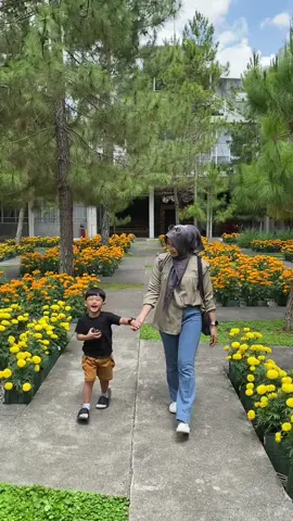 2021 kamu masih di dalam perut mami 2024 kamu sudah jalan bareng mami dan pegang erat tangan mami❤️