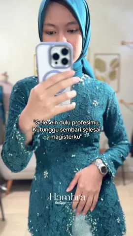 Nggak usah buru-buru, kita nikah diwaktu yang tepat ye neng🤍 #penjahitjogja #kebayawisudajogja #jasajahitjogja #kebayajogja #payetjogja #kebayawisuda #kebayalamaran #kebayaengagement #kebayaakad #kebayamodern 