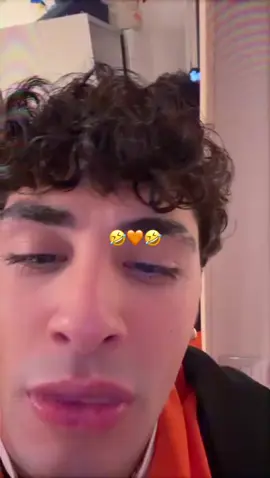 Fatto a caxxo , ma l’importante è stare con le persone che amo 🧡 @emi  @valerioscarfato10 