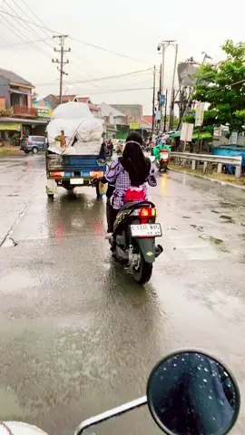 Dermoleng kalo habisss hujan candu banget😍#brebes #brebes24jam #brebesviral #brebestiktokers #brebespride #brebes_berhias #brebesngapak #brebeskulipabrik #ketanggungan_brebes_jateng #kersana24jam⚡ #banjarharjo_brebes #brebesbawangmerah #bumiayu #bumiayu_tiktok__ #bumiayu24jam #fyp #fypシ゚viral #fypシ゚viral #fyppppppppppppppppppppppp #fypp #fypdong #indonesia #videoviral 