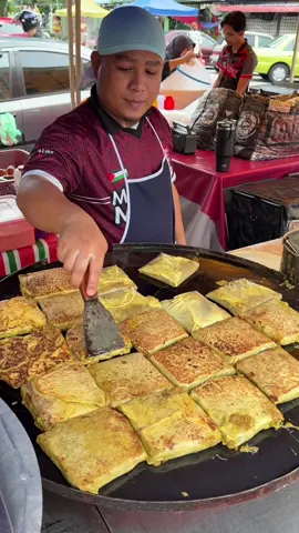 Addictive Curry Roti in Malaysia 📍Pasar Malam Pandan Jaya https://maps.app.goo.gl/SkRJxZzGVgQQuRK88 Pandan Jaya, 55100 Ampang Jaya, Selangor ⏰ 5pm open (Tuesday) #roti #curry 