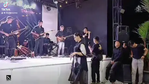 #noviarozma #fyp #fypdongggggggg #musicviral #bajidor #angkringantehita 