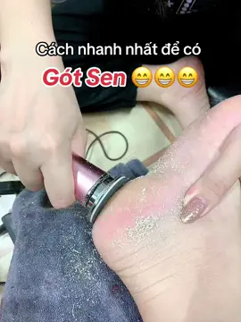 Máy chà gót chân kèm 60 miếng nhám chà gót. Dùng vài năm mới hết. Nhấn giỏ hàng để đặt mua ngay #maychagotchan #viraltiktok #xuhuongtiktok #trending #viral #xuhướng 