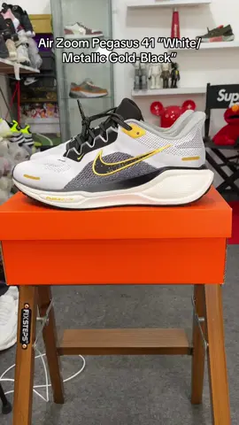 Sepatu serba bisa, buat running enak, olahraga lainnya oke, buat kasual pun cakep! 😎 #pegasus41 #nikeairzoom #nikepegasus41 #nikepegasus #sepaturunning #sepatulari #sepatuolahraga #sepatusneakers #sepatumurah #pasukanjs #juragansepatu 