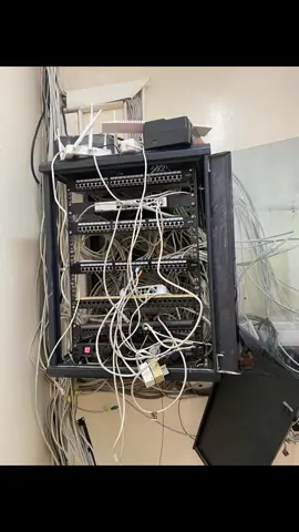 INTEGRATION DE SOLUTION • Installation reseaux informatique ( cisco, fortinet ,cablage fibre optique installation et configuration serveurs windows et linux) • Gestion electronique de documents • Devellopement logiciels de mesure Tel: 772877171@Cire Diakhité @ladjira @@1717fall 