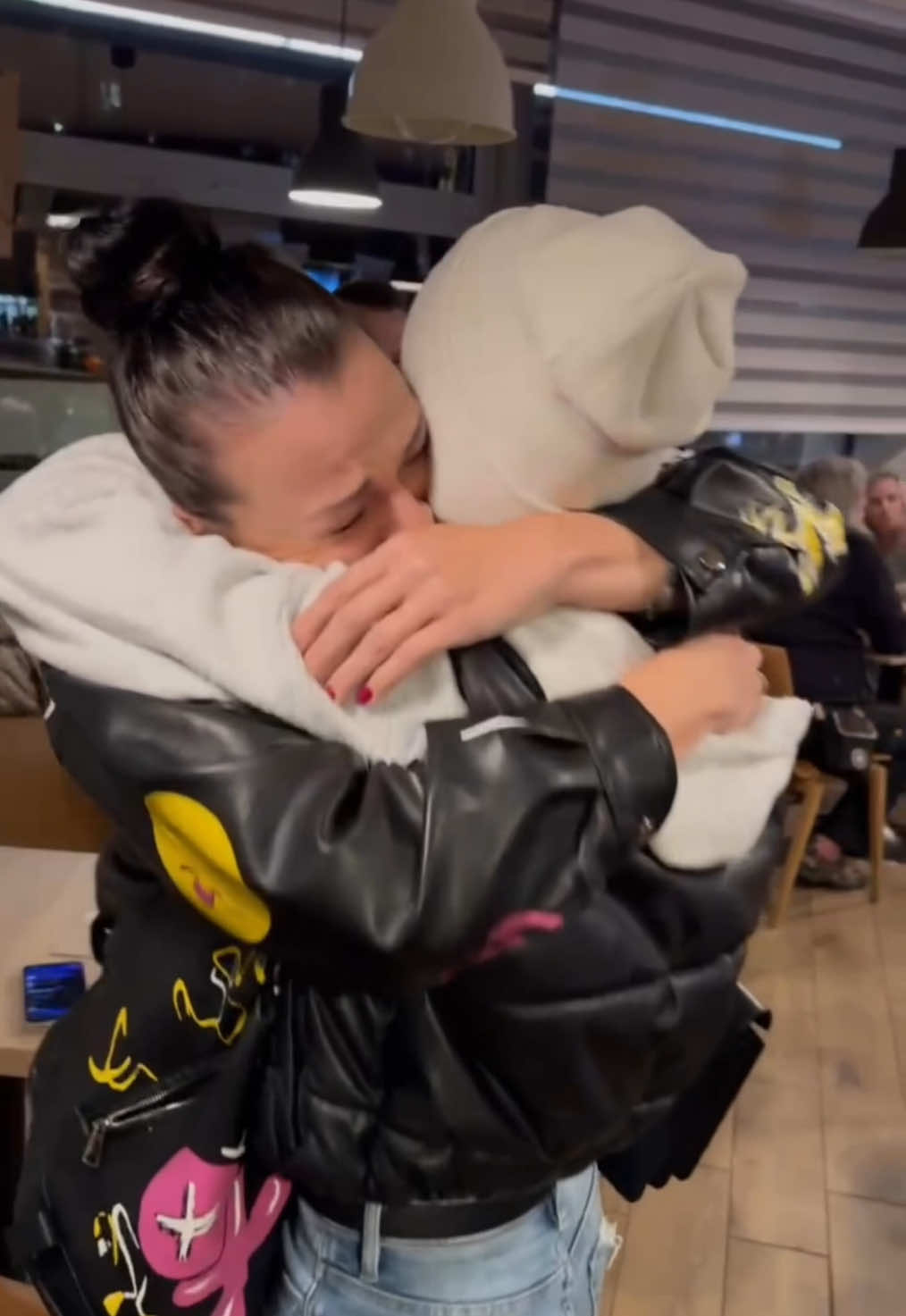 #Homecoming #homecomingsurprise #greencard #thankful #surprise #reunion #bestfriendsurprise #bestfriend #friendship #goals #motivation #tiktok #cominghome #imcominghome #usa