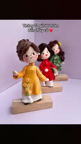 Một mùa 20/11 nữa lại đến. Hãy để những món quà đáng yêu thay bạn gửi đến thầy cô những lời tri ân sâu sắc nhất trong suốt chặng đường này nhé ❤️ ✿ Made by daisie.handmade ✿ #datsettukho #tượngđấtsét #tượngchibiđấtsét #20thang11 #nhagiaovietnam #daisiehandmade #fyp 