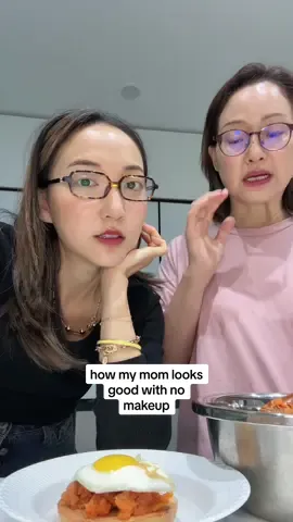 she thinks i use too little sunscreen… taking notes ✏️ #nomakeup #jellomom #sunscreentips #flawlessskin #jelloskin 