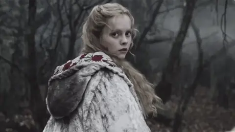 her filmin mi harika olur adam #johnnydepp #sleepyhollow #katrinavantassel #christinaricci #ichabodcrane #TimBurton 