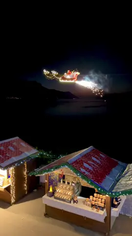🎅🏼🛷🇨🇭El Papá Noel que vuela en Suiza.... El Icono de la Navidad en Montreux es, sin lugar a dudas, Papá Noel en su trineo volador. ¡Una experiencia mágica e inolvidable! 👇🏻👇🏻👇🏻 Fecha: Del 👉🏻 21.11.2024 al 24.12.2024 Lugar: 📍Place du marché, Montreux Horarios: ⏰ Todos los días a las 17, 18 y 19 horas. Espectáculo adicional a las 16h los fines de semana (sábado y domingo) Costo : Atracción gratuita 🤗 . . . . . 🎥by @instasuiza #instasuiza #montreux #vaud #suiza #papanoel #navidad #switzerland 