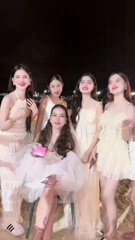 ចាសូមអរគុណ🙏🏻🤣 ________________________ #ឈុតលេផ្កាចែឈីងលេសេរ៉ូមស្ប៉ា🌸 @JChingCEOសំឡីផ្កា🌸 